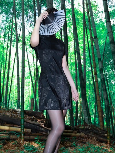 李佳 – Black Cheongsam